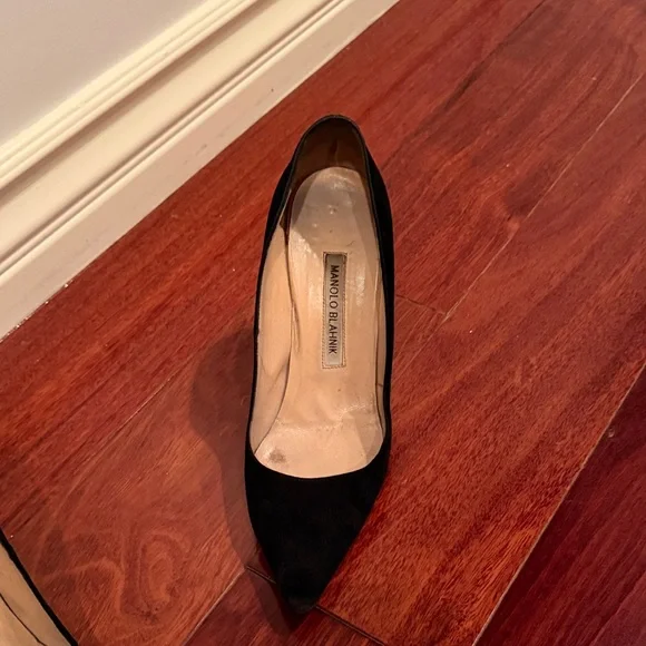 Classic Black Pointed-Toe Stiletto Pumps - Picture 3 of 6